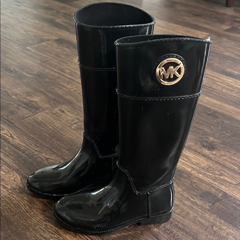 Black rubber rain boots.